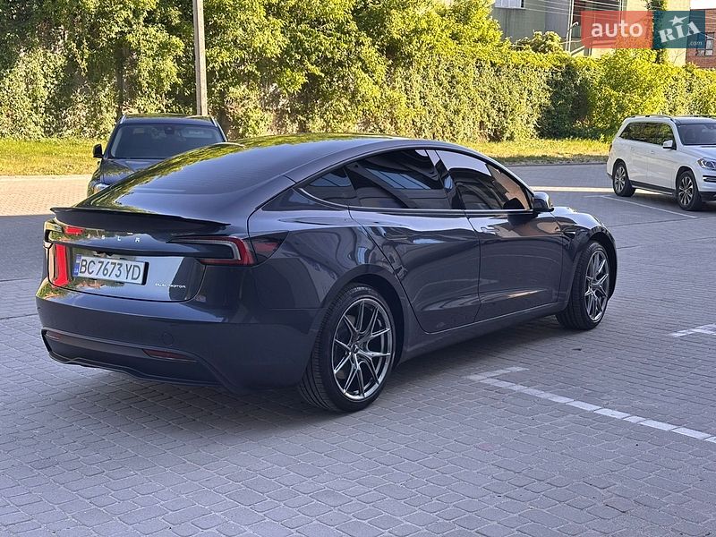 Седан Tesla Model 3 2024 в Львові