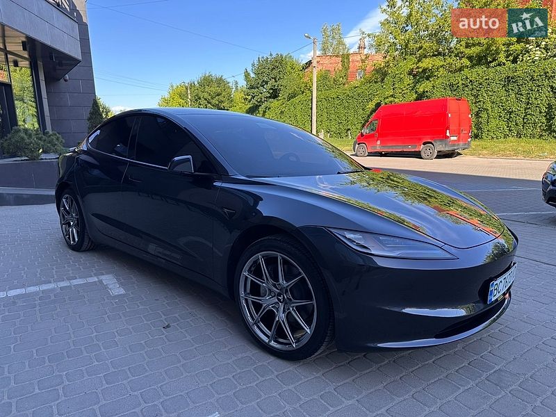 Седан Tesla Model 3 2024 в Львові