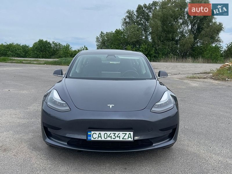 Седан Tesla Model 3 2020 в Звенигородке