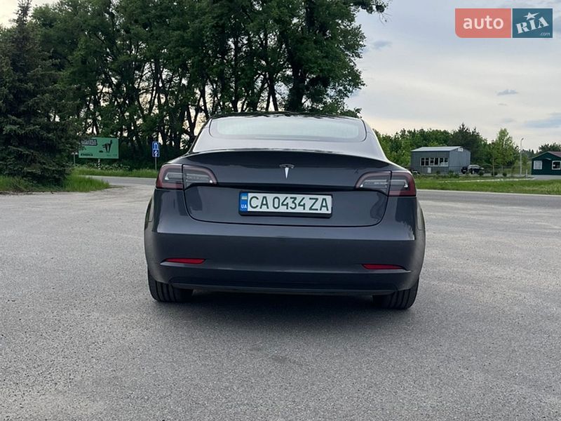 Седан Tesla Model 3 2020 в Звенигородке