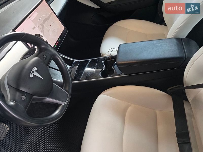 Седан Tesla Model 3 2019 в Хусте