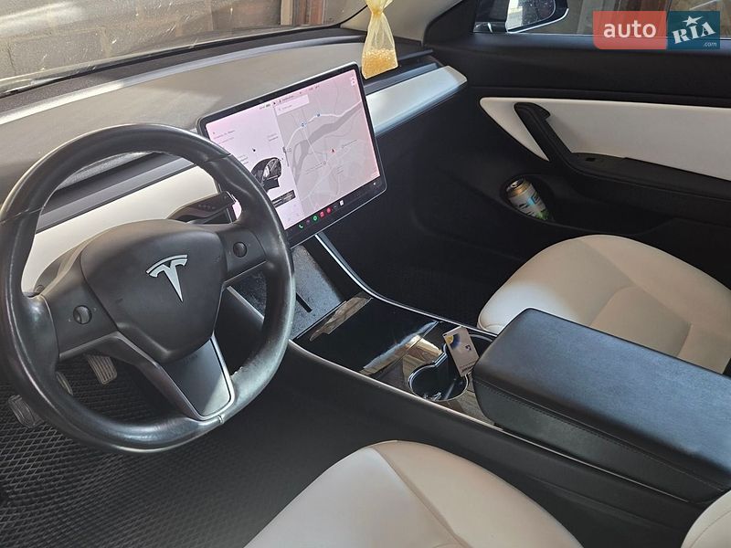 Седан Tesla Model 3 2019 в Хусте