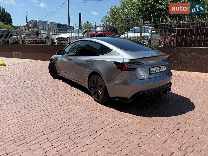 Седан Tesla Model 3 2025 в Одессе