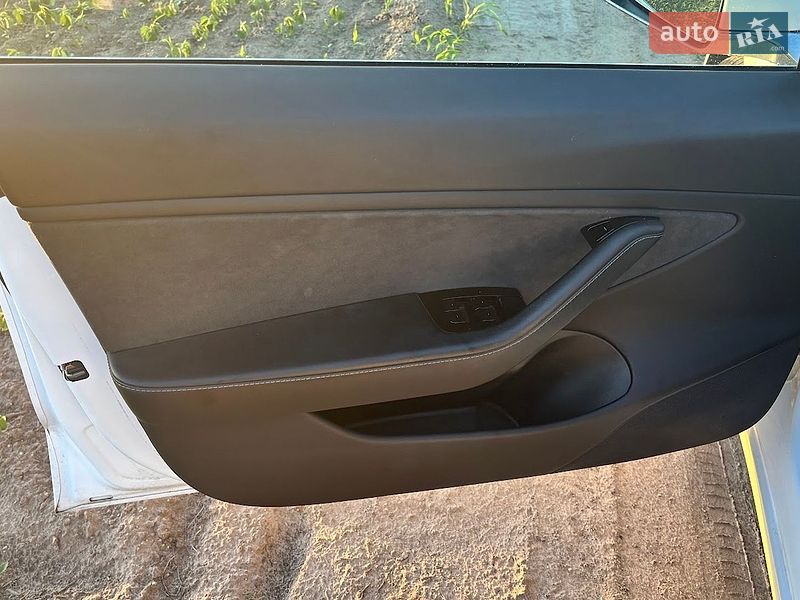 Седан Tesla Model 3 2020 в Києві