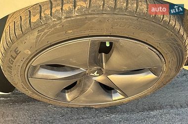 Седан Tesla Model 3 2020 в Києві