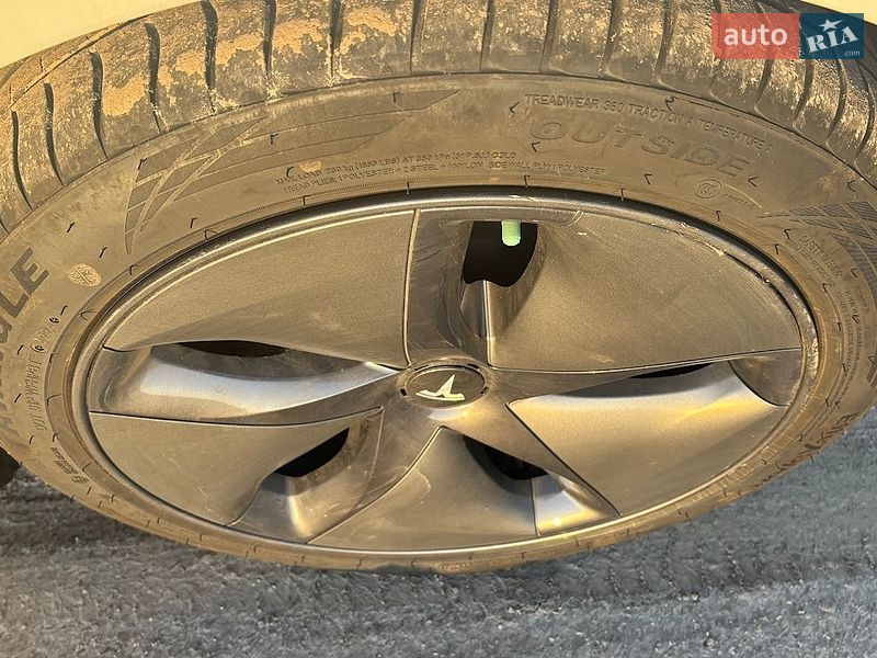 Седан Tesla Model 3 2020 в Києві