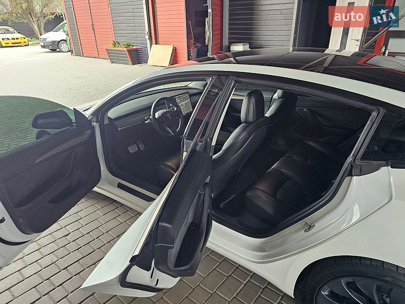 Седан Tesla Model 3 2021 в Одесі