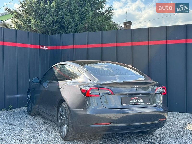 Седан Tesla Model 3 2022 в Луцьку