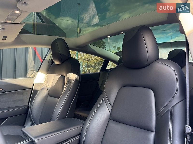 Седан Tesla Model 3 2022 в Луцьку