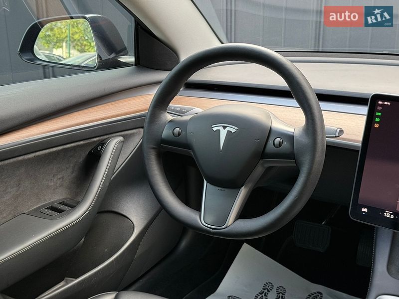 Седан Tesla Model 3 2022 в Луцьку