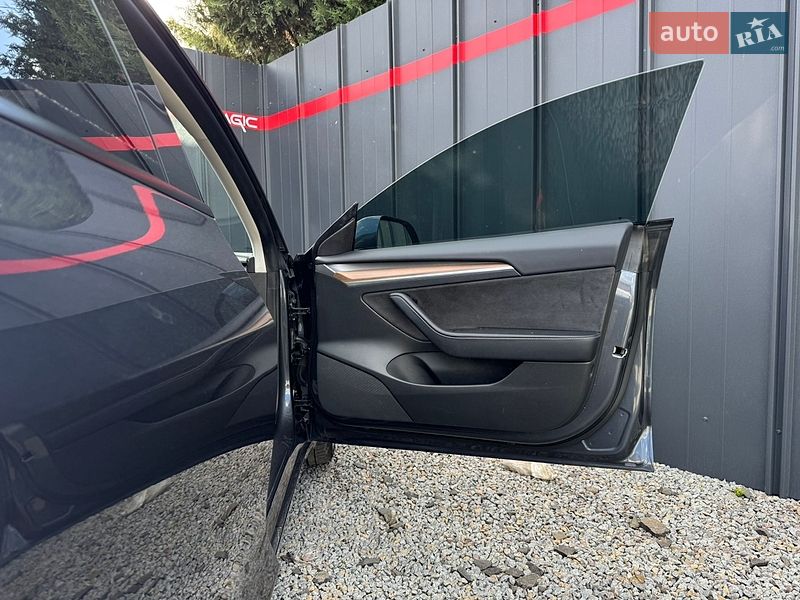Седан Tesla Model 3 2022 в Луцьку