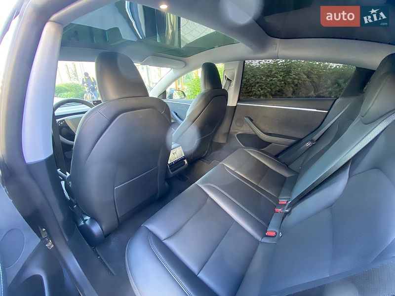 Седан Tesla Model 3 2023 в Харкові
