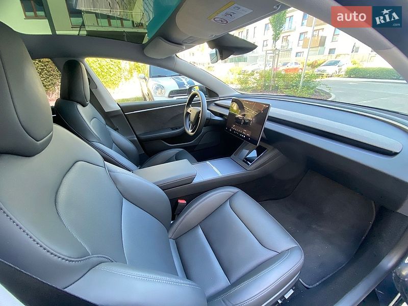 Седан Tesla Model 3 2023 в Харкові