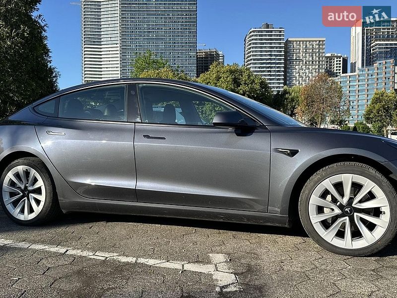 Седан Tesla Model 3 2022 в Киеве