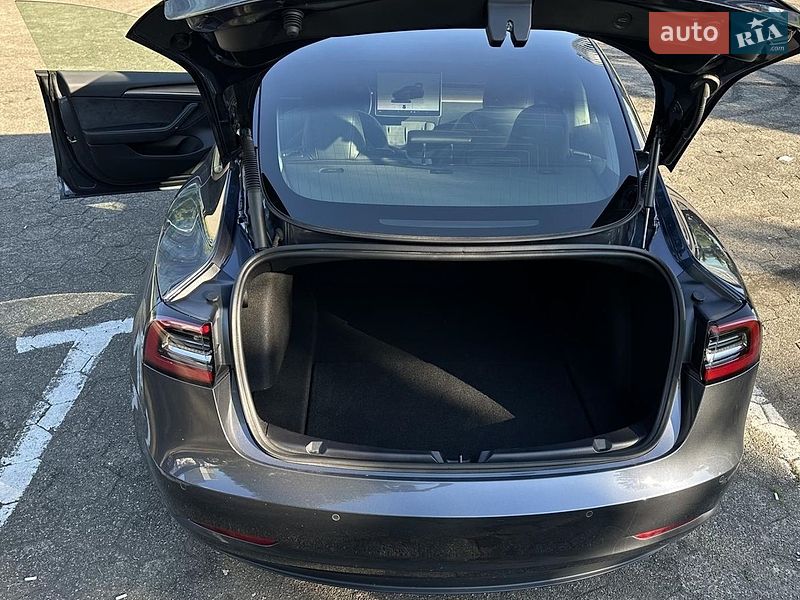 Седан Tesla Model 3 2022 в Киеве