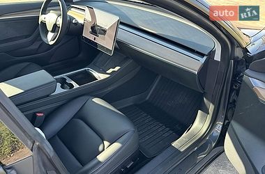 Седан Tesla Model 3 2022 в Киеве
