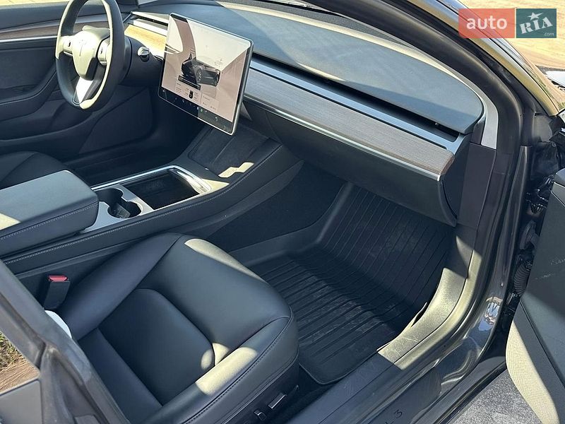 Седан Tesla Model 3 2022 в Киеве