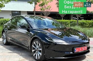 Седан Tesla Model 3 2024 в Києві