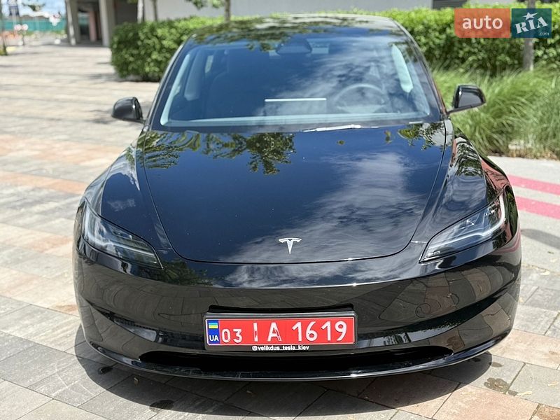 Седан Tesla Model 3 2024 в Києві