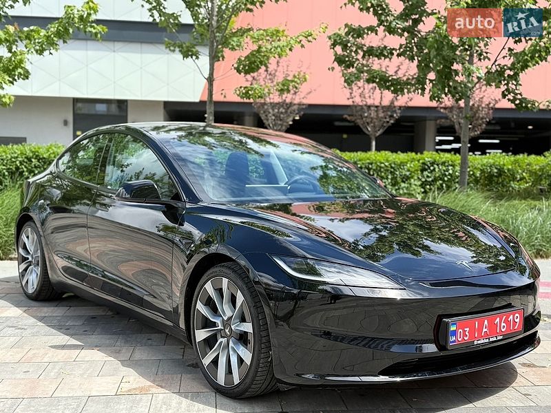 Седан Tesla Model 3 2024 в Києві