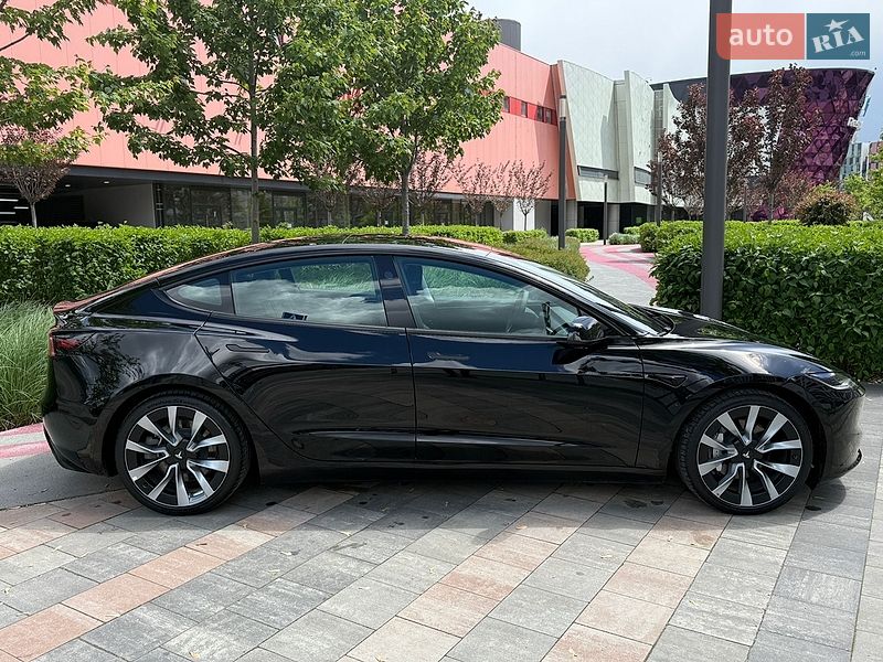 Седан Tesla Model 3 2024 в Києві