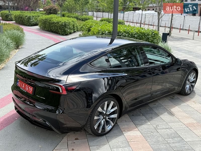 Седан Tesla Model 3 2024 в Києві