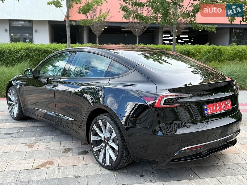 Седан Tesla Model 3 2024 в Києві