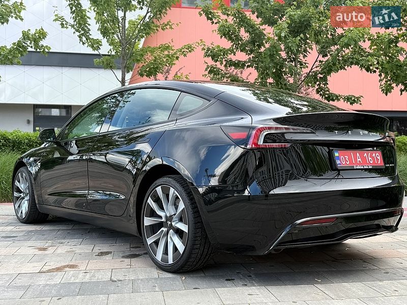 Седан Tesla Model 3 2024 в Києві