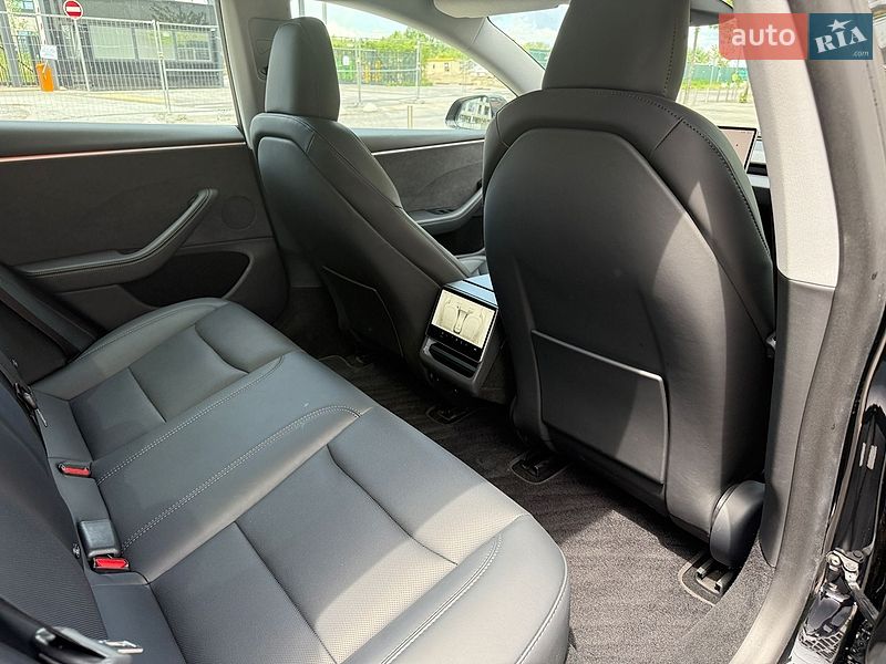 Седан Tesla Model 3 2024 в Києві