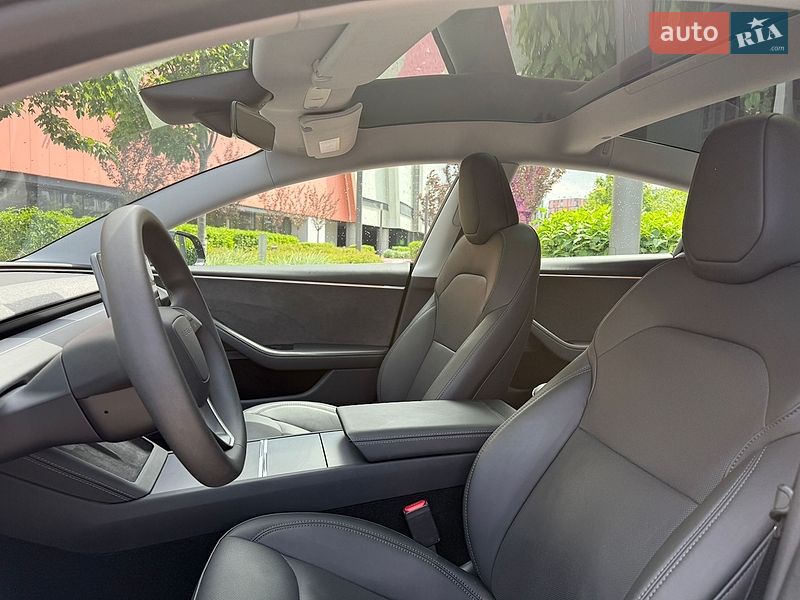 Седан Tesla Model 3 2024 в Києві