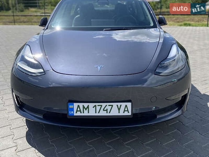 Седан Tesla Model 3 2022 в Киеве