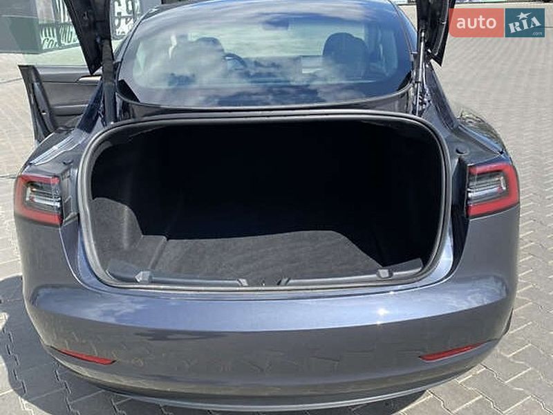 Седан Tesla Model 3 2022 в Києві
