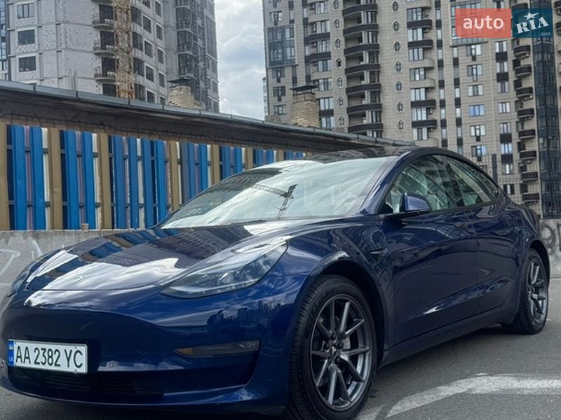 Седан Tesla Model 3 2022 в Києві
