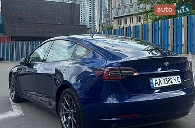 Седан Tesla Model 3 2022 в Києві