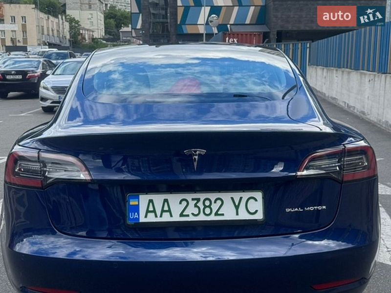 Седан Tesla Model 3 2022 в Києві