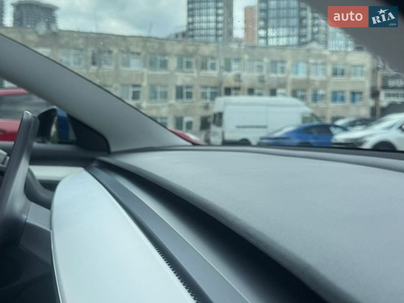 Седан Tesla Model 3 2022 в Києві