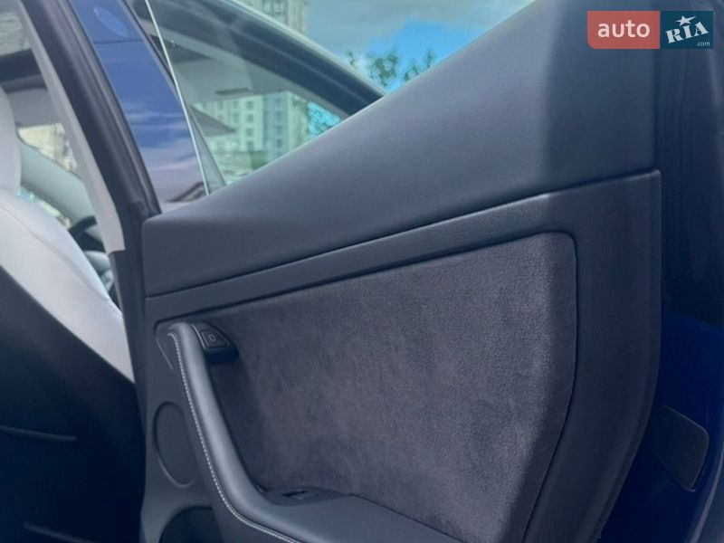 Седан Tesla Model 3 2022 в Києві