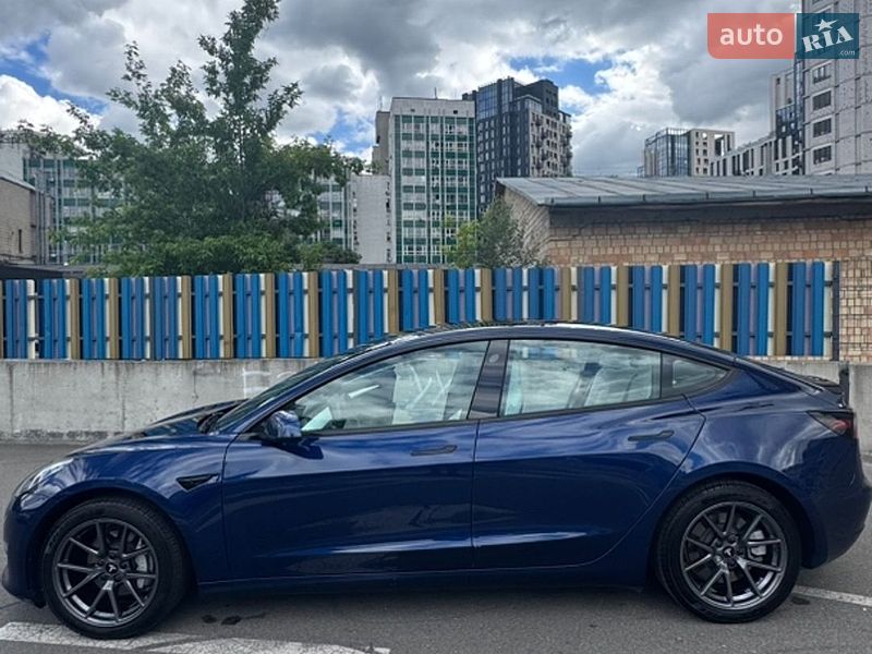 Седан Tesla Model 3 2022 в Києві