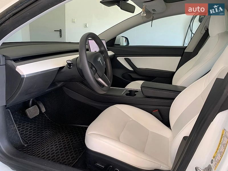 Седан Tesla Model 3 2021 в Одессе