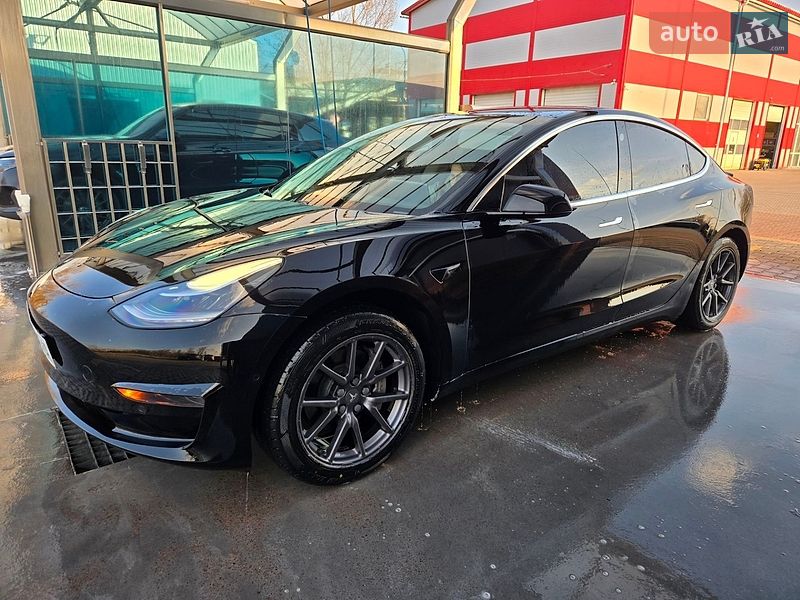 Tesla Model 3 2020