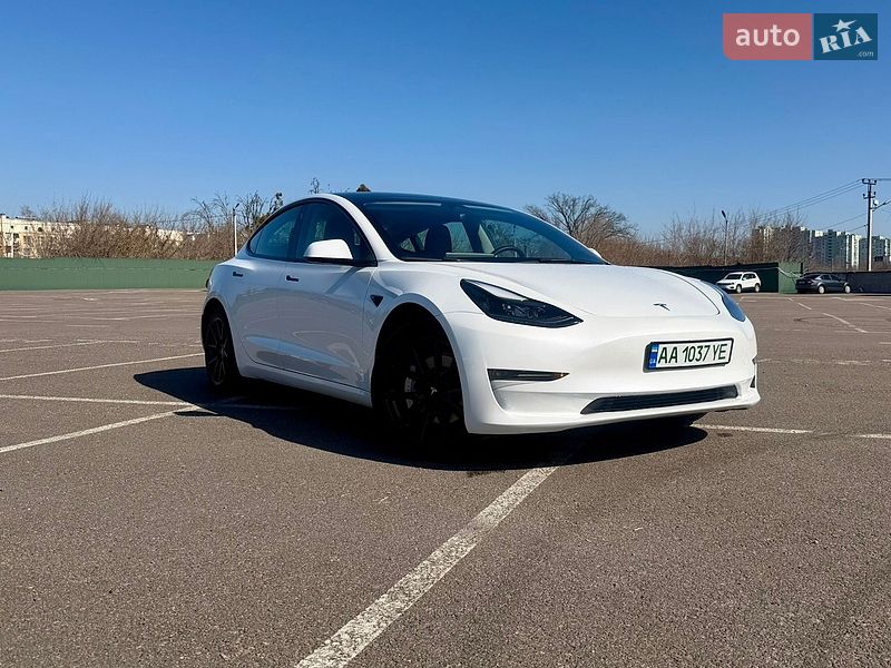 Седан Tesla Model 3 2022 в Києві