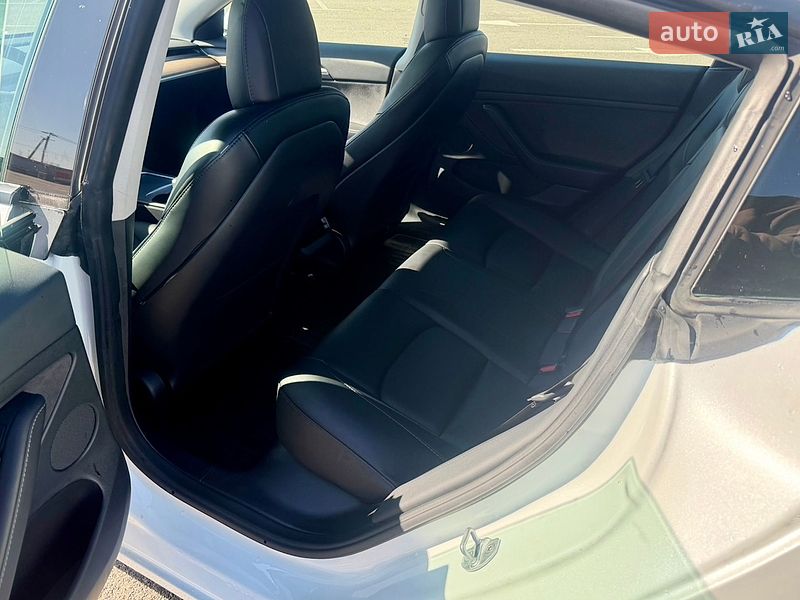 Седан Tesla Model 3 2022 в Києві