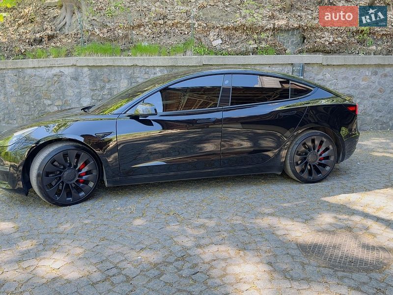 Седан Tesla Model 3 2022 в Києві