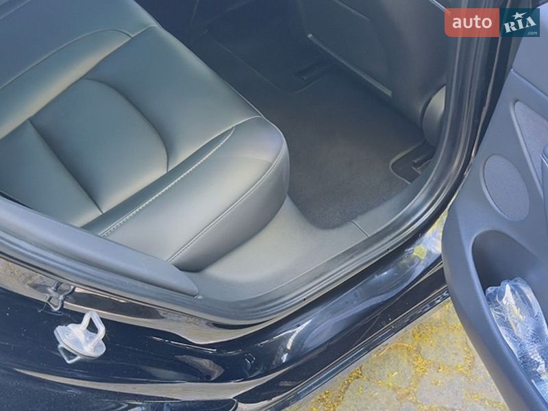 Седан Tesla Model 3 2022 в Києві