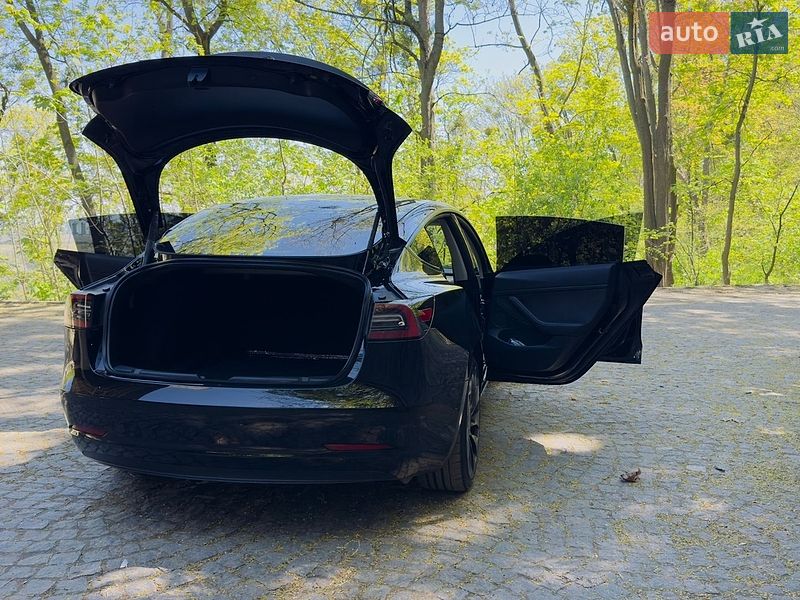 Седан Tesla Model 3 2022 в Києві