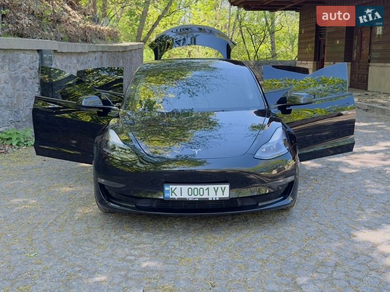 Седан Tesla Model 3 2022 в Києві