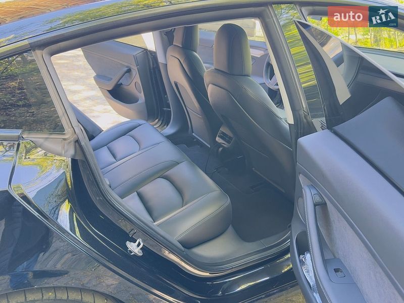 Седан Tesla Model 3 2022 в Києві