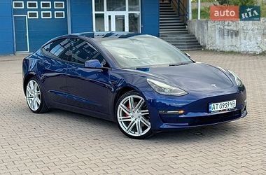 Седан Tesla Model 3 2023 в Ивано-Франковске