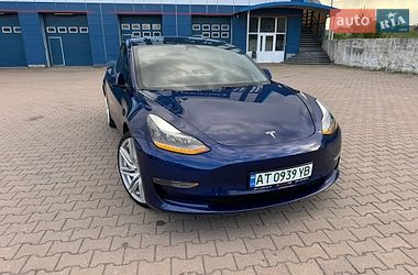Седан Tesla Model 3 2023 в Ивано-Франковске