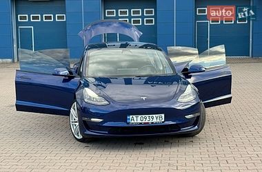 Седан Tesla Model 3 2023 в Ивано-Франковске